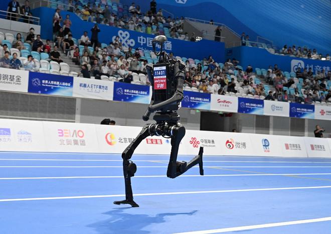 兴兴：用遥控追求极致速度；蔡浩宇AI游戏上架2719元｜极客早知道k8凯发入口Sam Altman：AI存在泡沫；宇树机器人夺金王(图2)
